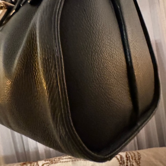 Balenciaga tube round bag in black leather - Picture 8 of 13